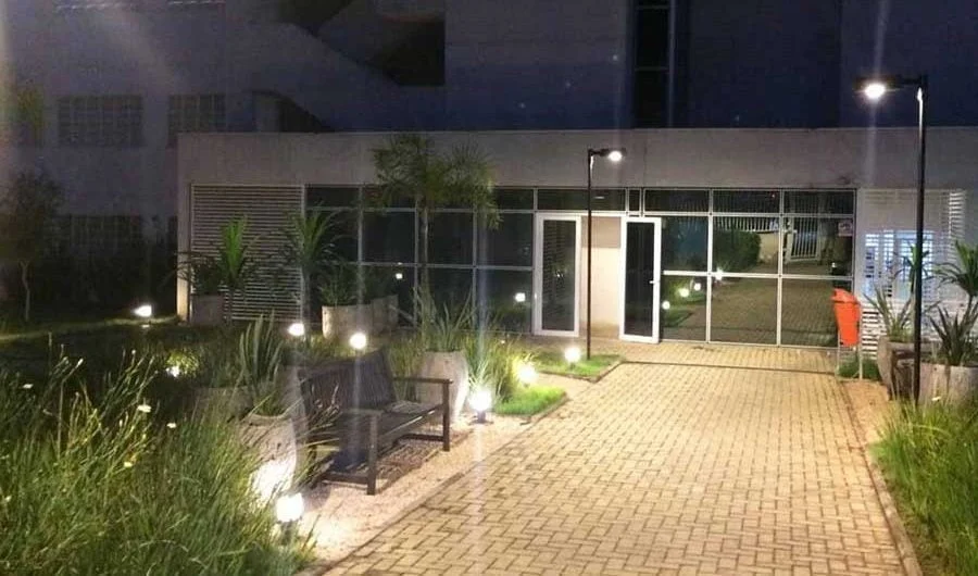 Iluminação de condomínios: O que considerar no seu projeto
