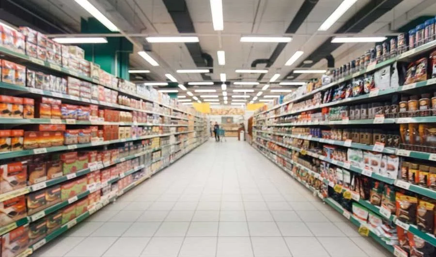 Iluminação interna de supermercados: como ajuda a aumentar as vendas?