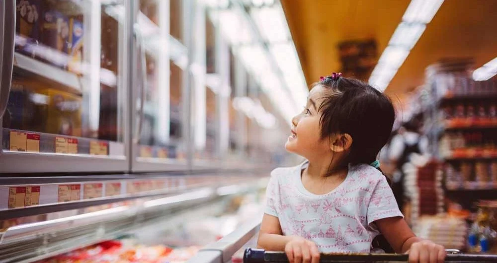 O que observar ao escolher luminária para supermercados?