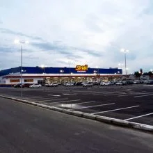 Iluminação LED Estacionamento Supermercado