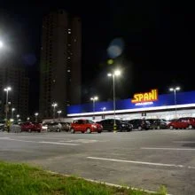 Iluminação LED Estacionamento Supermercado