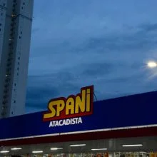 Iluminação LED Estacionamento Supermercado